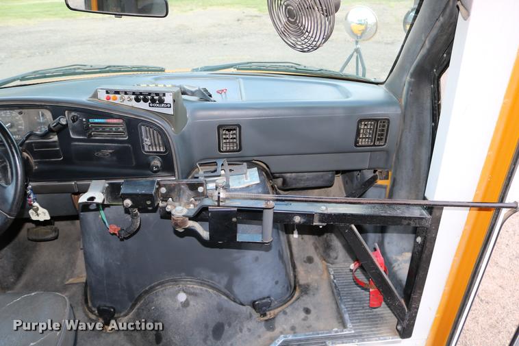 image for item DB9271 1995 Ford Econoline E350 Collins school bus