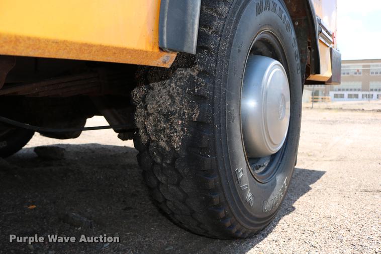 image for item DB9271 1995 Ford Econoline E350 Collins school bus