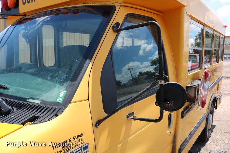 image for item DB9271 1995 Ford Econoline E350 Collins school bus
