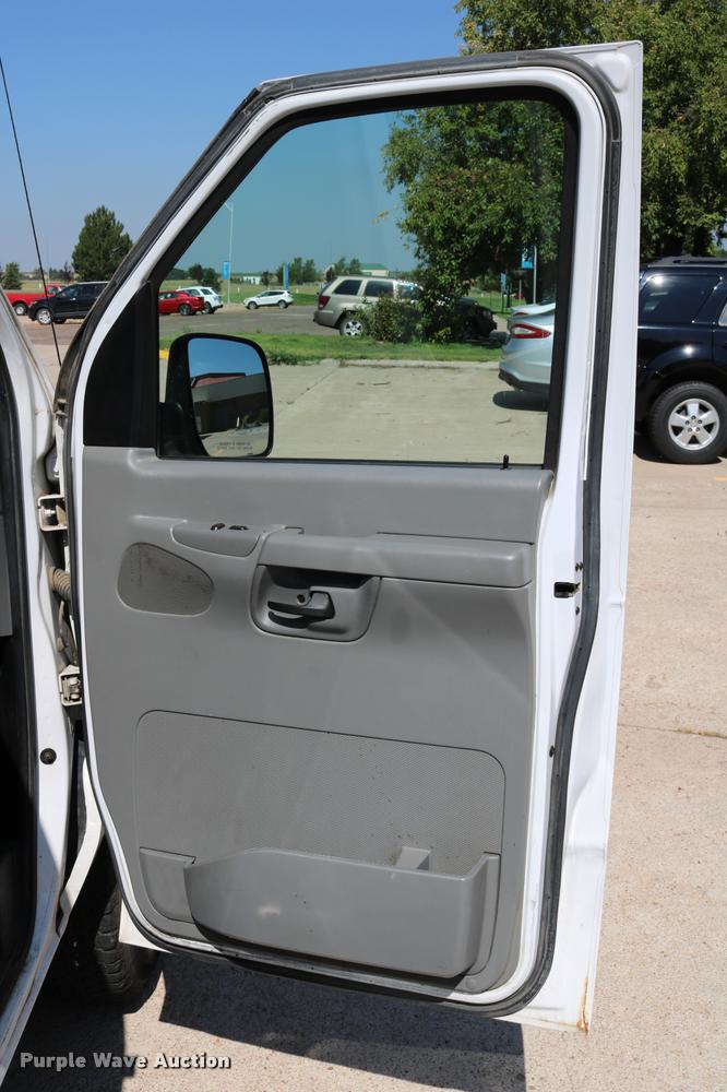 image for item DB9272 2007 Ford E350 Extended van