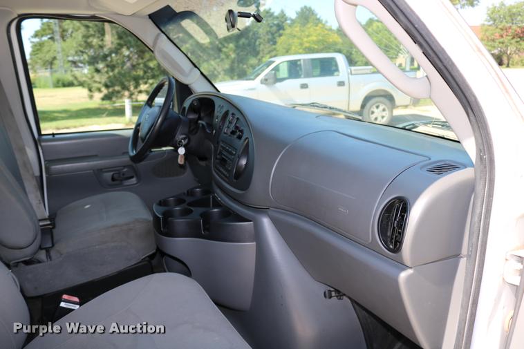 image for item DB9272 2007 Ford E350 Extended van