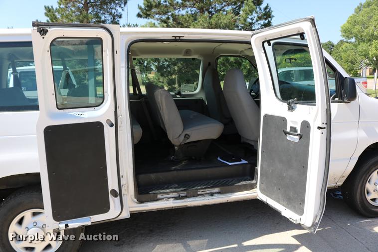 image for item DB9272 2007 Ford E350 Extended van