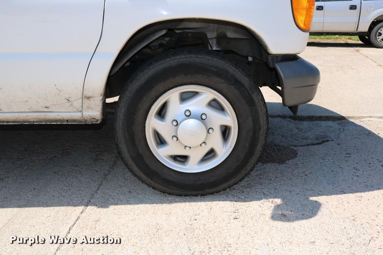 image for item DB9272 2007 Ford E350 Extended van