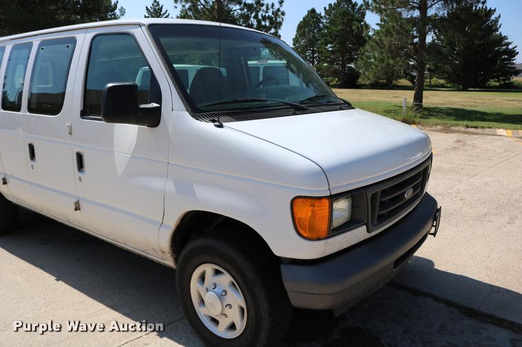 image for item DB9272 2007 Ford E350 Extended van