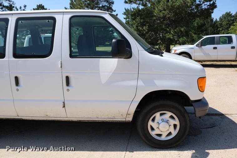 image for item DB9272 2007 Ford E350 Extended van