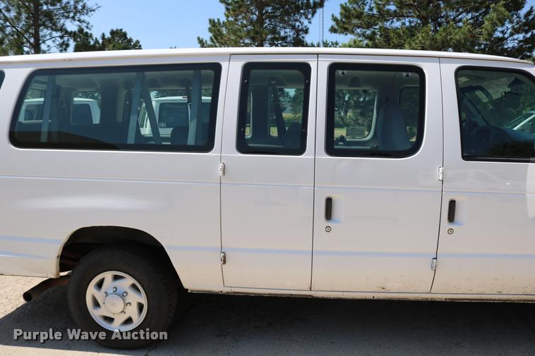 image for item DB9272 2007 Ford E350 Extended van
