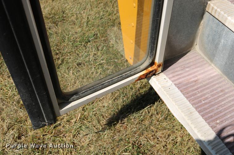 image for item DB9292 1997 International 3800 school bus