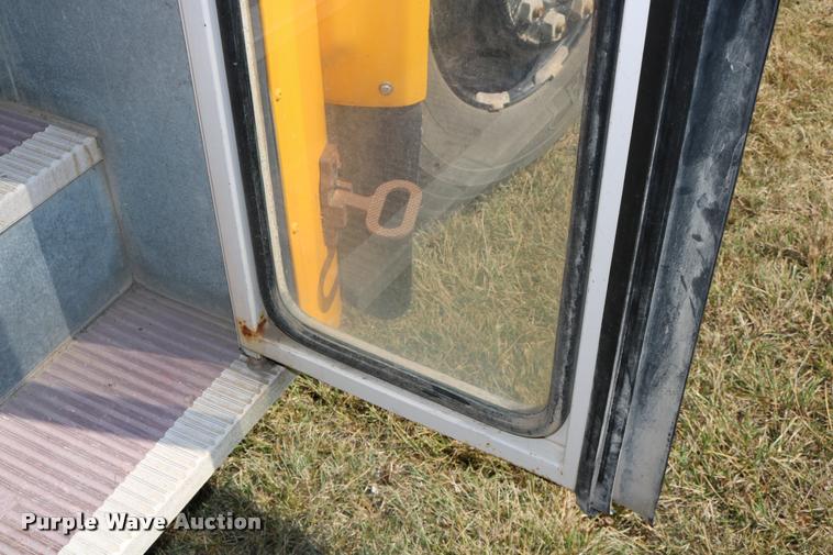 image for item DB9292 1997 International 3800 school bus