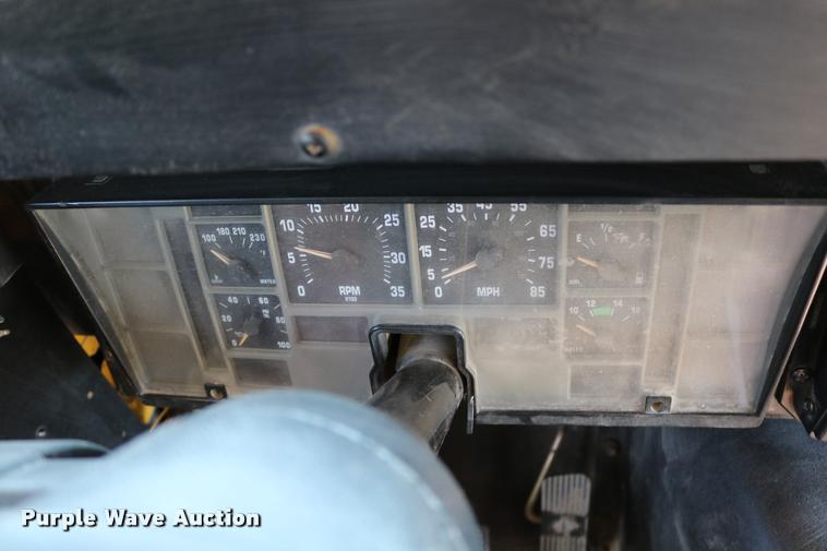 image for item DB9292 1997 International 3800 school bus