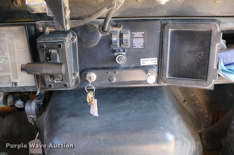 image for item DB9292 1997 International 3800 school bus