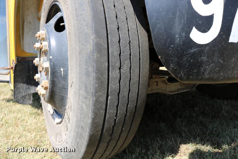 image for item DB9292 1997 International 3800 school bus