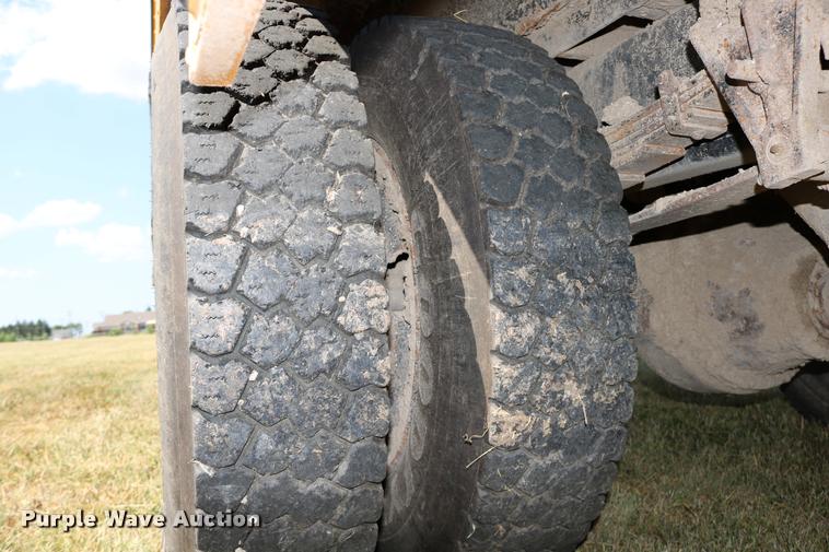 image for item DB9292 1997 International 3800 school bus