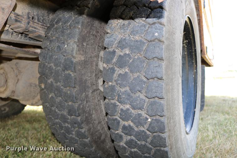 image for item DB9292 1997 International 3800 school bus