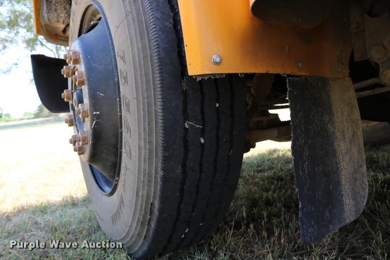 image for item DB9292 1997 International 3800 school bus