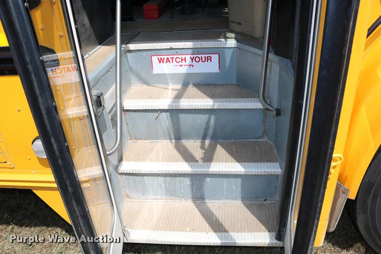 image for item DB9293 1997 International 3800 bus