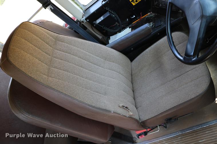 image for item DB9293 1997 International 3800 bus