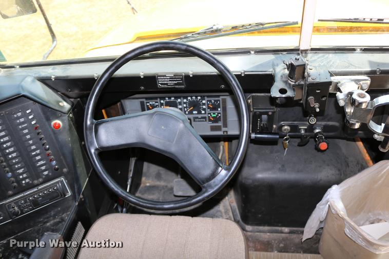 image for item DB9293 1997 International 3800 bus