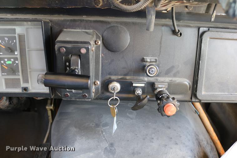 image for item DB9293 1997 International 3800 bus