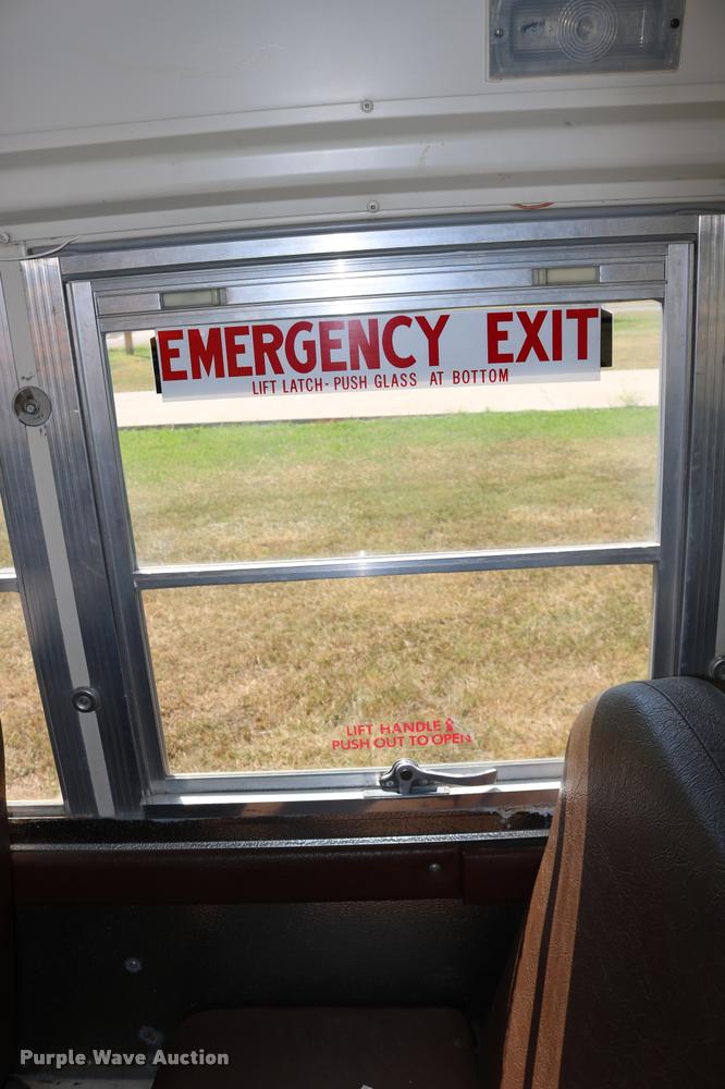 image for item DB9293 1997 International 3800 bus