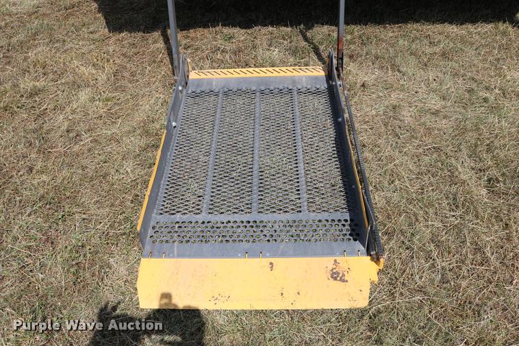 image for item DB9293 1997 International 3800 bus