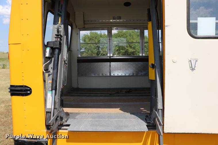 image for item DB9293 1997 International 3800 bus