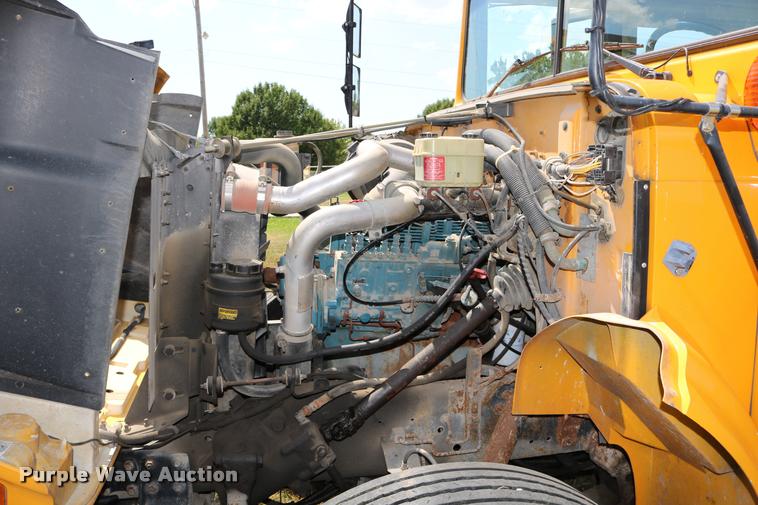 image for item DB9293 1997 International 3800 bus