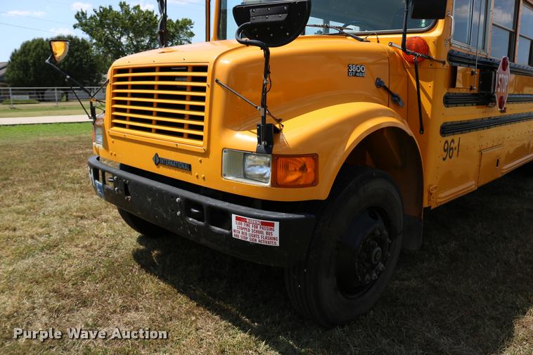 image for item DB9293 1997 International 3800 bus