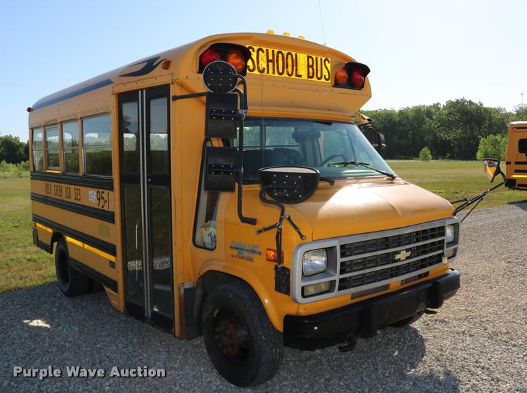 image for item DB9294 1995 Chevrolet G30 Blue Bird school bus