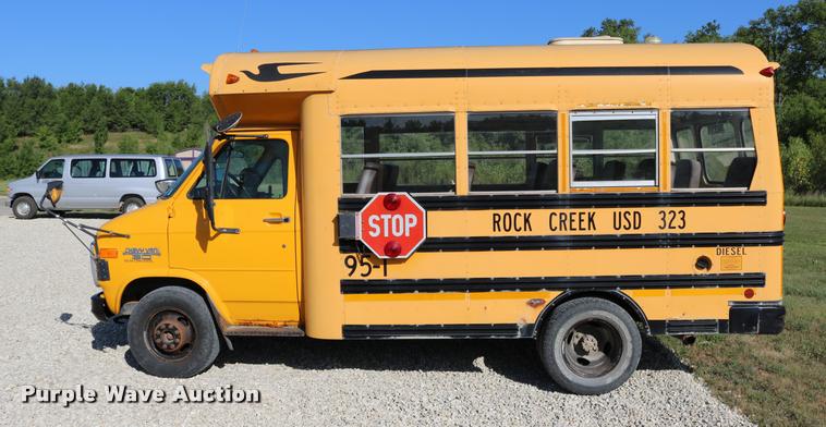 image for item DB9294 1995 Chevrolet G30 Blue Bird school bus