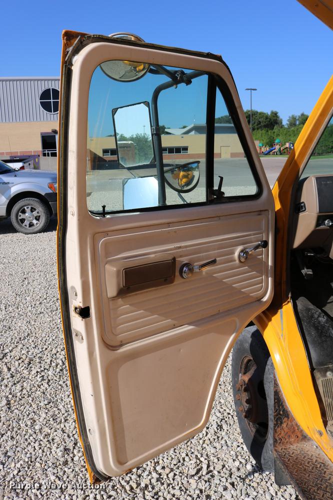 image for item DB9294 1995 Chevrolet G30 Blue Bird school bus