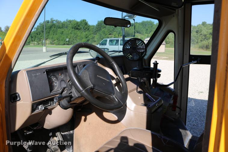 image for item DB9294 1995 Chevrolet G30 Blue Bird school bus