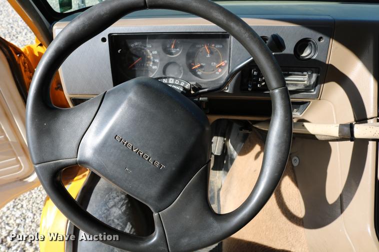 image for item DB9294 1995 Chevrolet G30 Blue Bird school bus