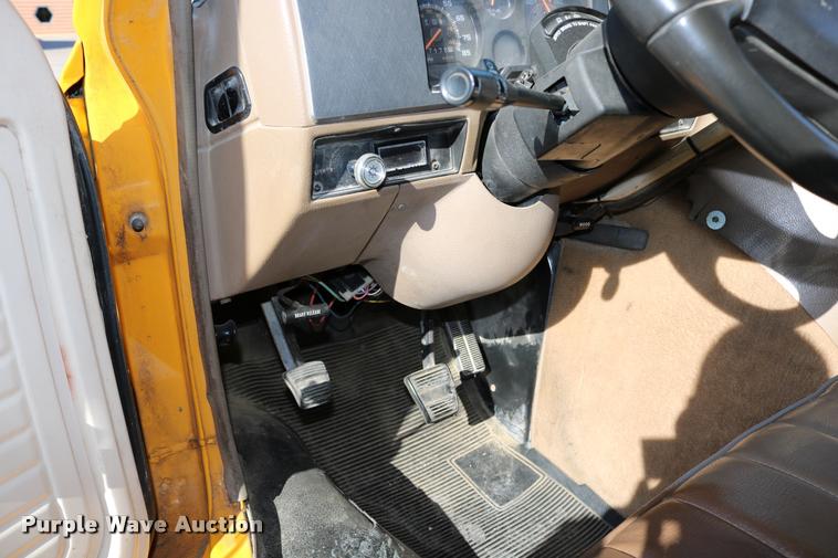 image for item DB9294 1995 Chevrolet G30 Blue Bird school bus