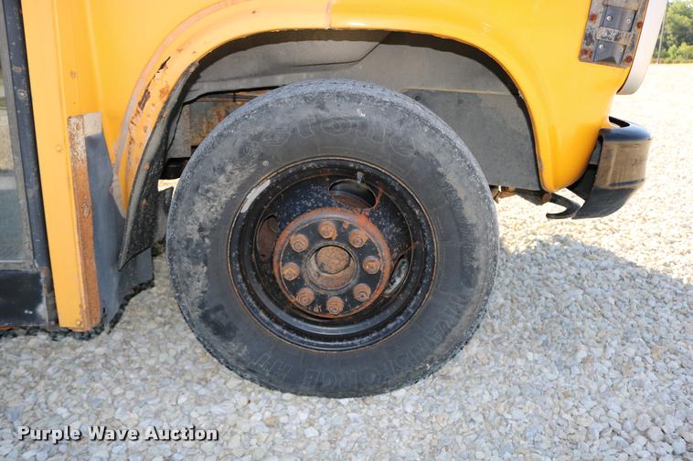 image for item DB9294 1995 Chevrolet G30 Blue Bird school bus