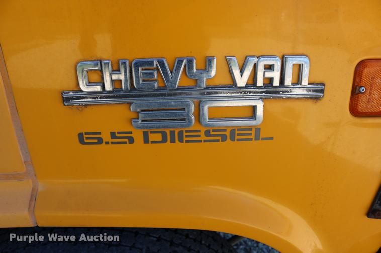 image for item DB9294 1995 Chevrolet G30 Blue Bird school bus