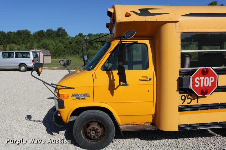 image for item DB9294 1995 Chevrolet G30 Blue Bird school bus