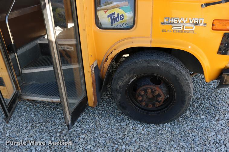 image for item DB9294 1995 Chevrolet G30 Blue Bird school bus