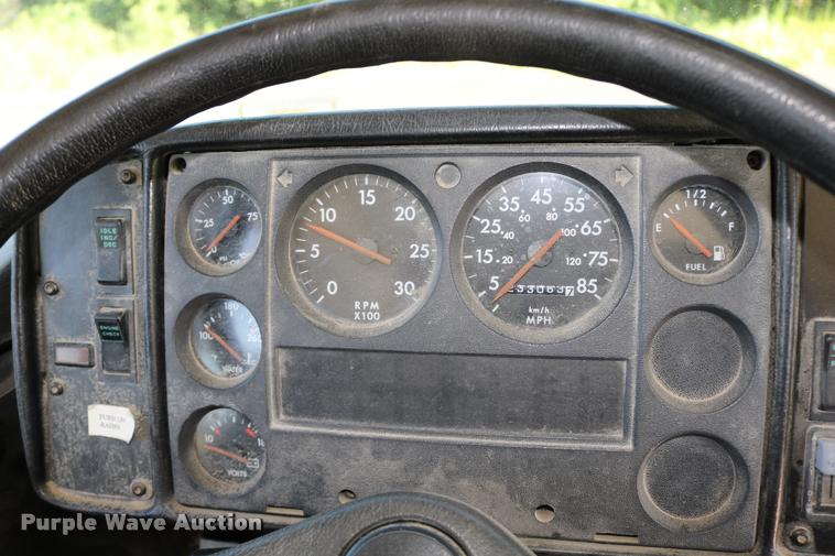 image for item DB9298 2000 Freightliner FS65 Blue Bird school bus