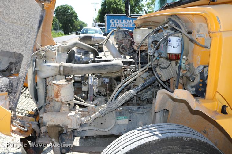 image for item DB9298 2000 Freightliner FS65 Blue Bird school bus