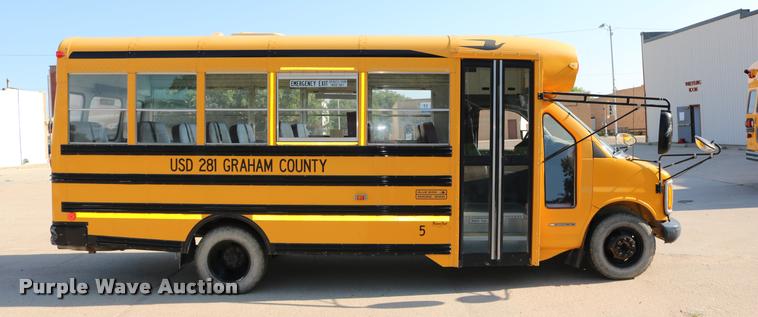 image for item DB9319 2002 Chevrolet Express G3500 school bus