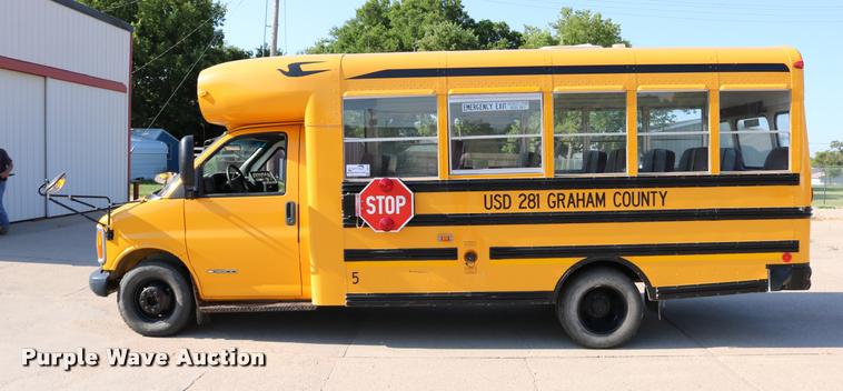 image for item DB9319 2002 Chevrolet Express G3500 school bus
