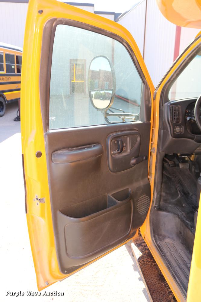 image for item DB9319 2002 Chevrolet Express G3500 school bus