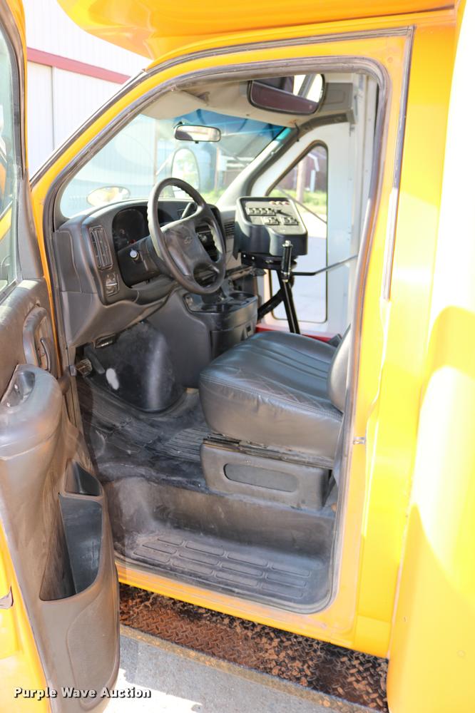 image for item DB9319 2002 Chevrolet Express G3500 school bus