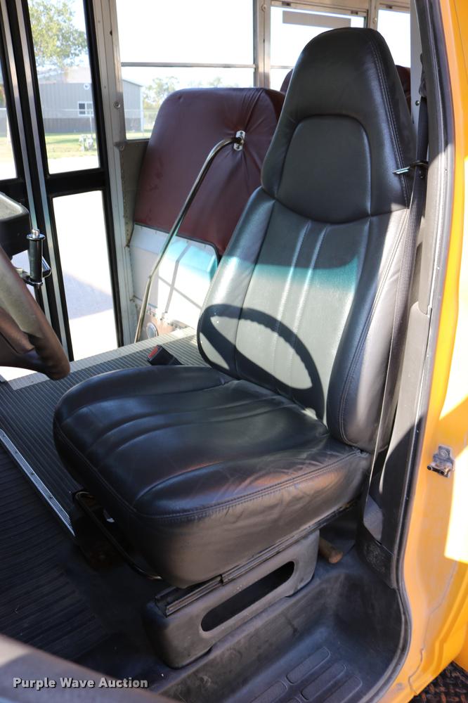 image for item DB9319 2002 Chevrolet Express G3500 school bus