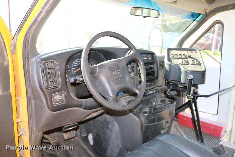 image for item DB9319 2002 Chevrolet Express G3500 school bus