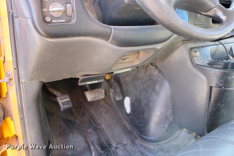 image for item DB9319 2002 Chevrolet Express G3500 school bus