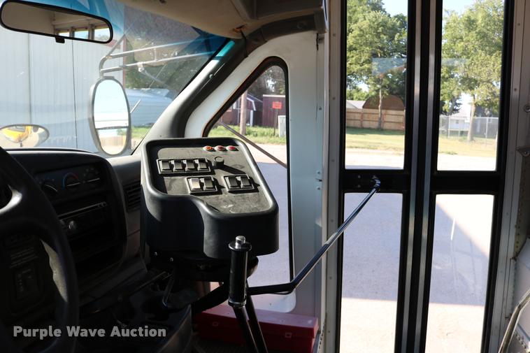 image for item DB9319 2002 Chevrolet Express G3500 school bus