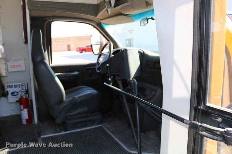 image for item DB9319 2002 Chevrolet Express G3500 school bus