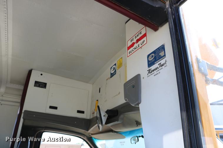 image for item DB9319 2002 Chevrolet Express G3500 school bus