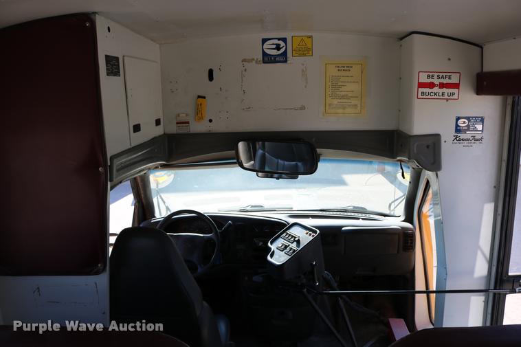 image for item DB9319 2002 Chevrolet Express G3500 school bus